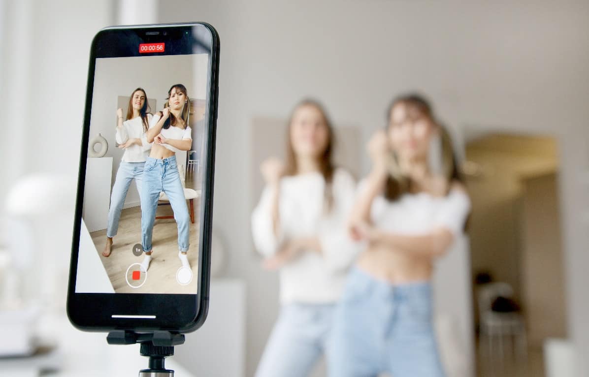 Social media influencers recording a dance video | Grow your beauty sales