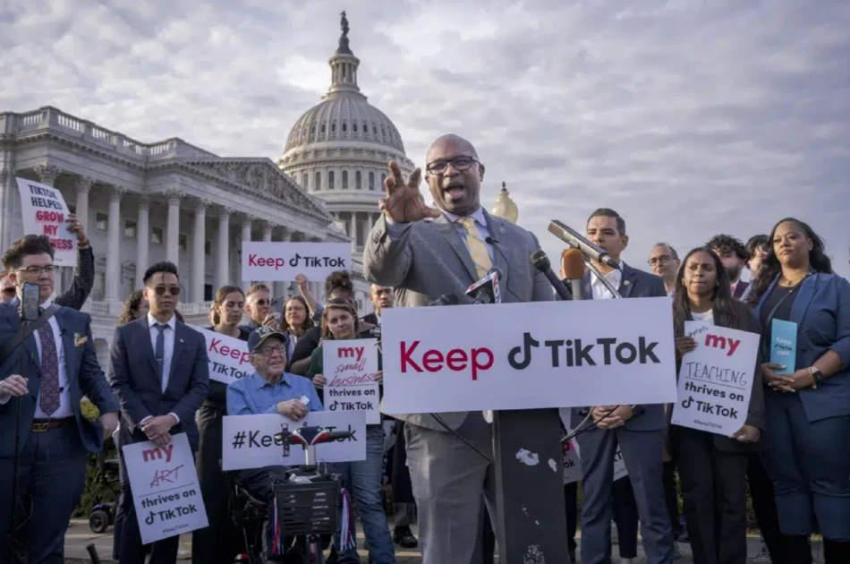 Americans with pickets asking not to ban TikTok