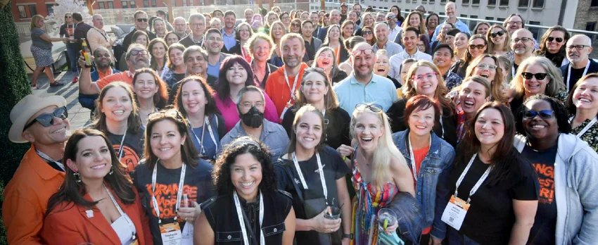 Attendees of Content Marketing World event taking huge group photo