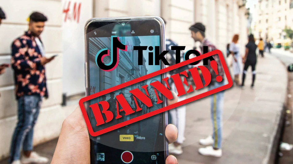 Youth in India making TikTok video | Ban stamped