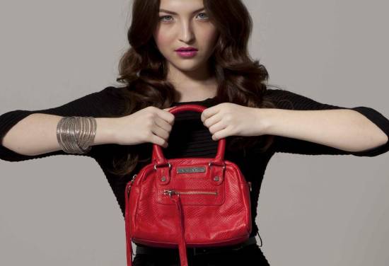 Jacki Easlick - Woman with red handbag | Collab opps for bag and fashion enthusiasts