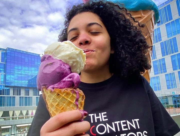Mariam Ashraf eating double scoop ice cream cone | Food content creator