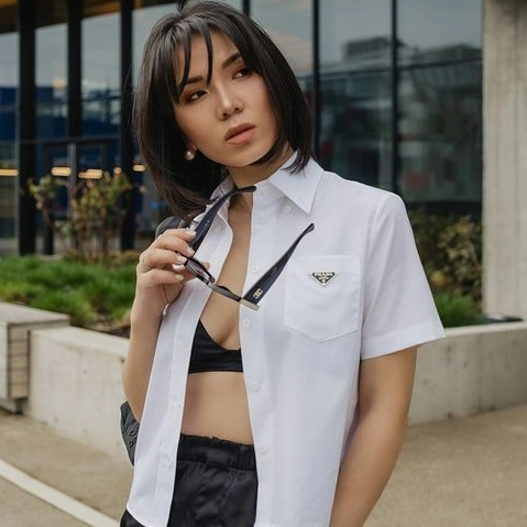 Remanda Xiang modeling outdoors | Instagram post