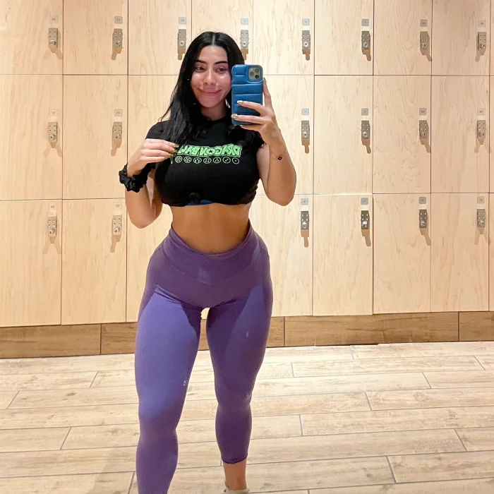 Sara Pereira taking a post-workout fitness selfie in the gym locker room | Female influencers